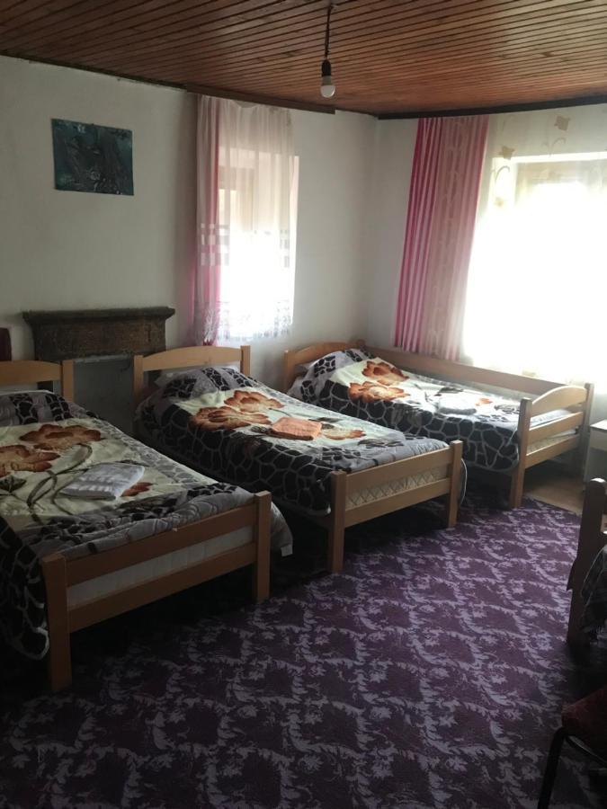 Guest House Ulaj Vuthaj Exterior foto