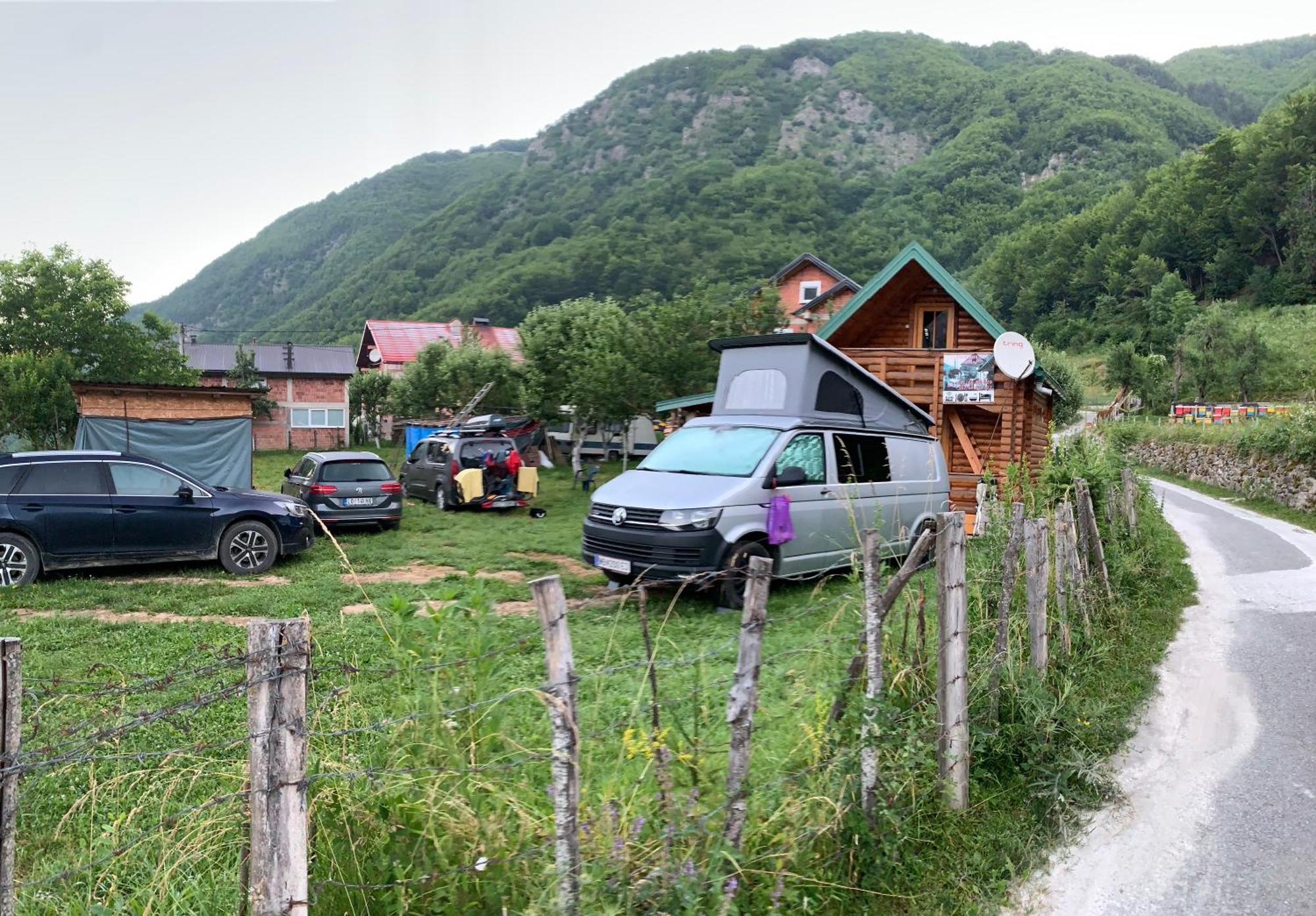 Guest House Ulaj Vuthaj Exterior foto